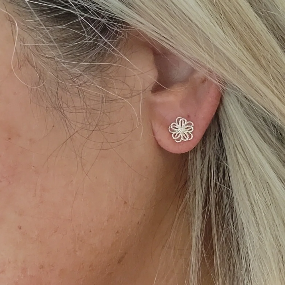LOOP BLOSSOM STUD EARRINGS - Picture 3 of 7